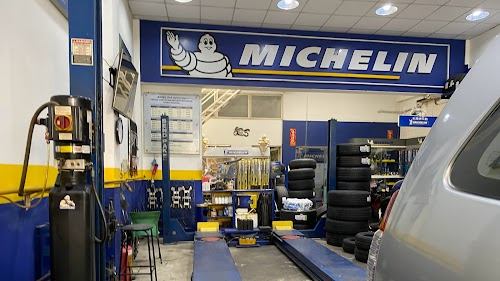 HCM: Đại lí lốp - CÔNG TY TNHH THƯƠNG MẠI DỊCH VỤ CHẤN NGUYÊN